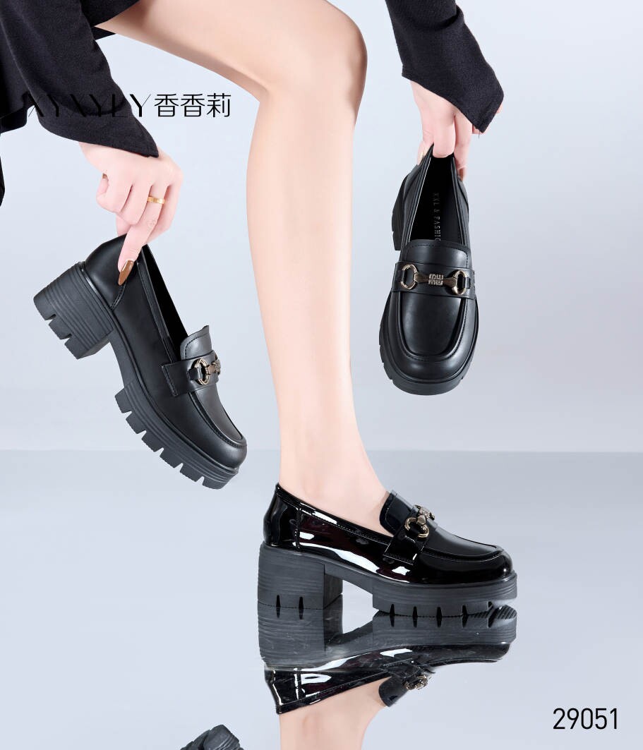 香香莉2025春季女鞋粗跟厚底学生舒适漆皮亮片乐福鞋女单鞋d29051