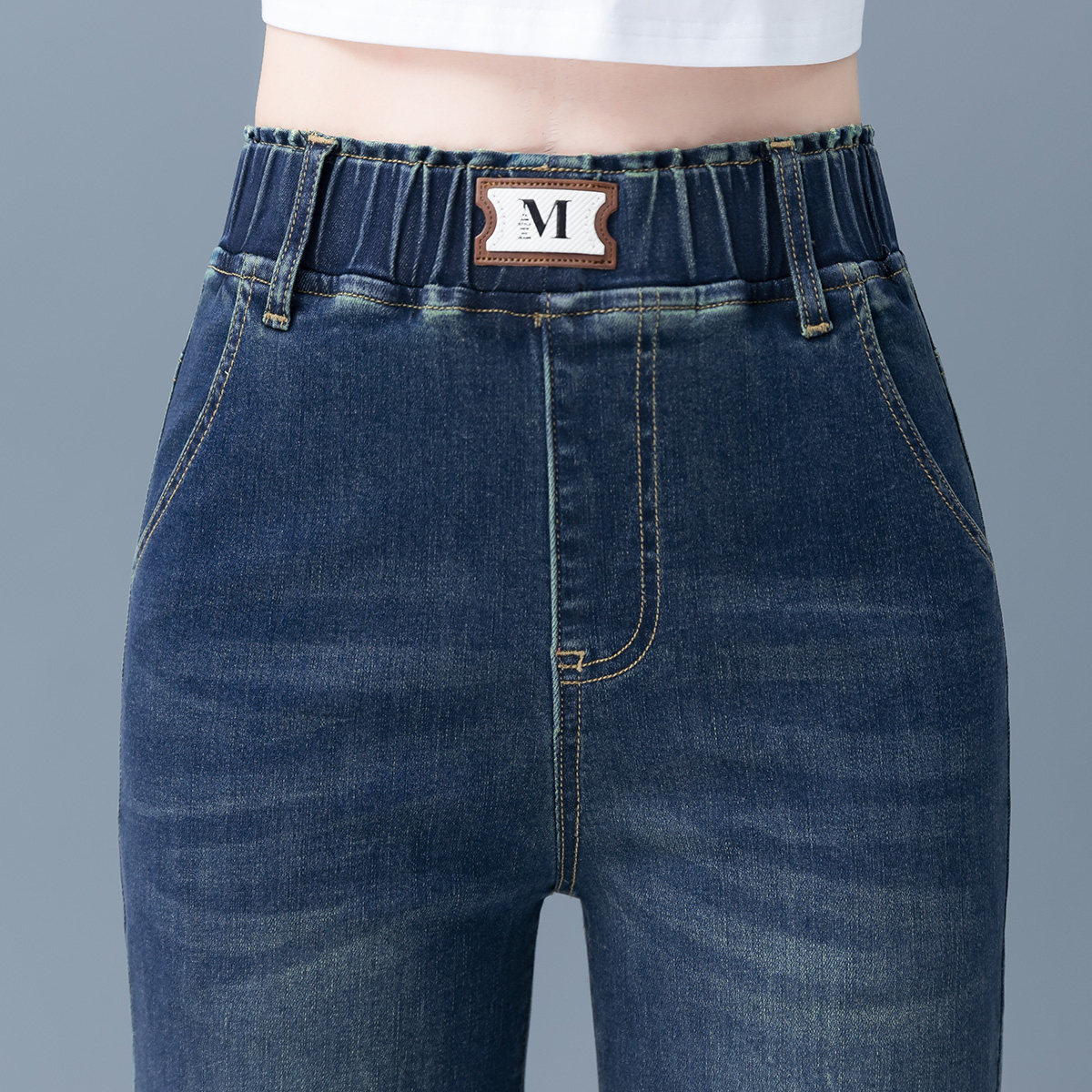 中年妈妈百搭牛仔裤女春季弹力2026新款高腰宽松显瘦窄版直筒裤
