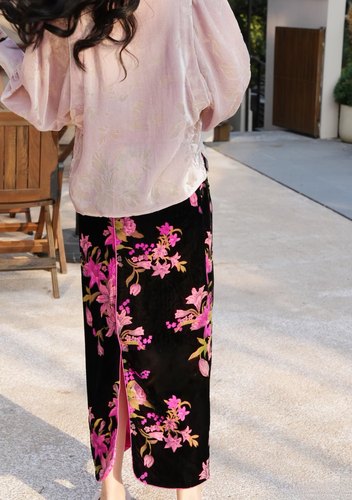 真丝丝绒烧花真丝绒百合花卉半裙玫红色弧形开衩下摆松紧腰半裙