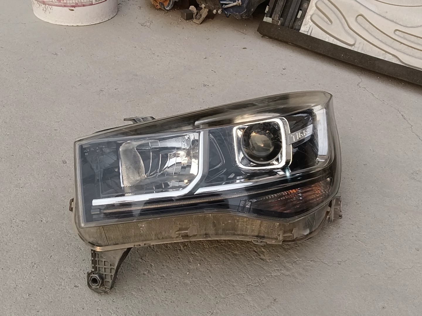 奇瑞瑞虎3X左前大灯原装卤素大灯总成原厂拆车灯爪完好运费到付