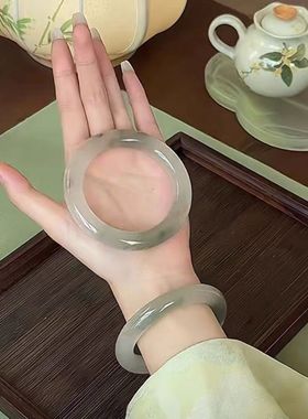 高冰种纯天然翡翠色晴底美人条飘花圆条贵气叮当玉镯礼物送人