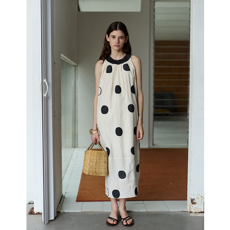 SOMETHING 黑白波点 剪花肌理感廓形花苞背心连衣裙