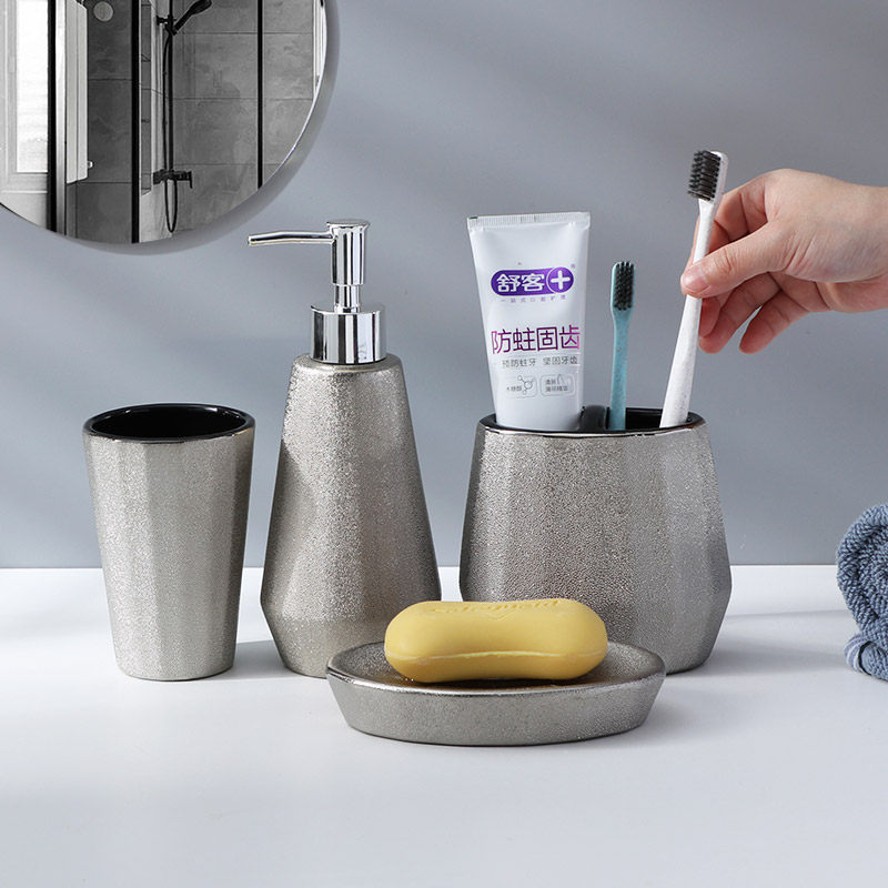 创意卫浴洗漱套装漱口刷牙杯欧式轻奢浴室用品四件套样版房摆件