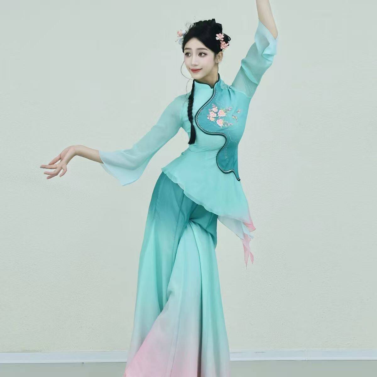 卿之舞古典舞服女款胶州秧歌扇子舞飘逸中国风立春舞台演出服装