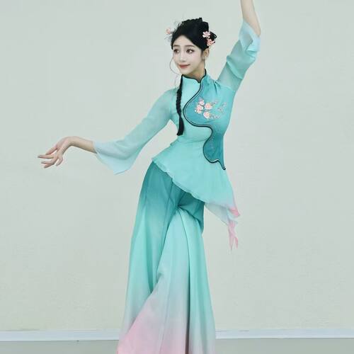 卿之舞秧歌扇子舞演出服中国风