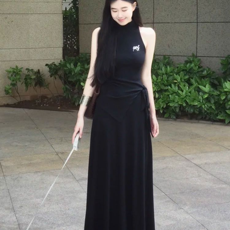 纯欲风辣妹露肩无袖挂脖上衣套装女2025夏季高腰显瘦A字半身裙女