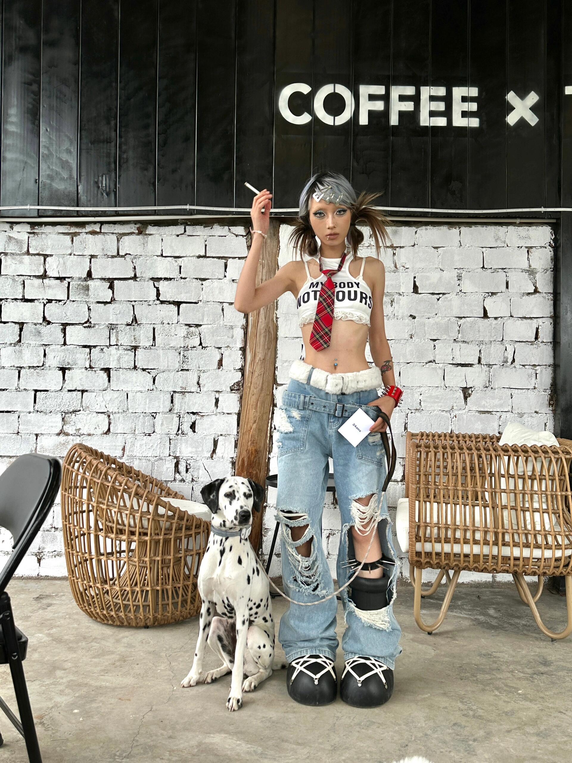 设计感低腰水洗破洞牛仔裤女