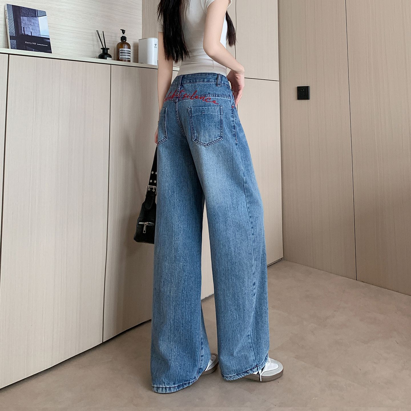 美式浅蓝色刺绣阔腿牛仔裤女2026夏季新款高腰显瘦宽松直筒弯刀裤