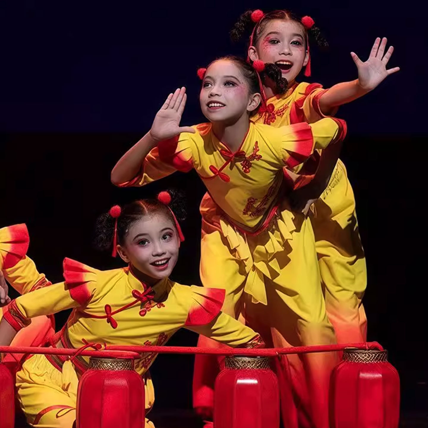 灯忆故乡情喜庆表演服开门红服装