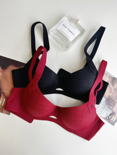 采购产品无缝内衣的妇女，红色生肖年，小乳房，托举，薄，乳房暴