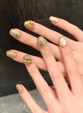 橘色幻彩穿戴甲显白甜美