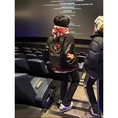 国潮高街徽章刺绣pu皮拼接夹克