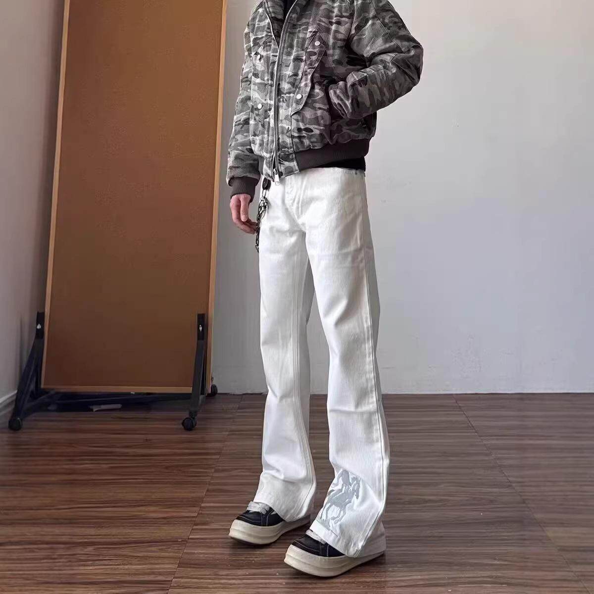 白色战马刺绣牛仔裤男款春秋美式高街vibe裤子cleanfit提档微喇裤