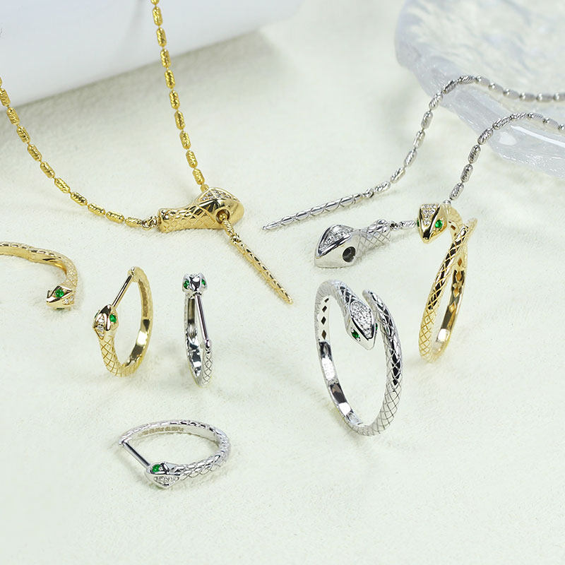 18K黄金灵蛇祖母绿钻石珠宝项链套装 天然开活口戒指耳环女本命年