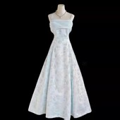 法式 蝴蝶刺绣提花一字肩吊带连衣裙女高级感杏色收腰礼裙a字长裙