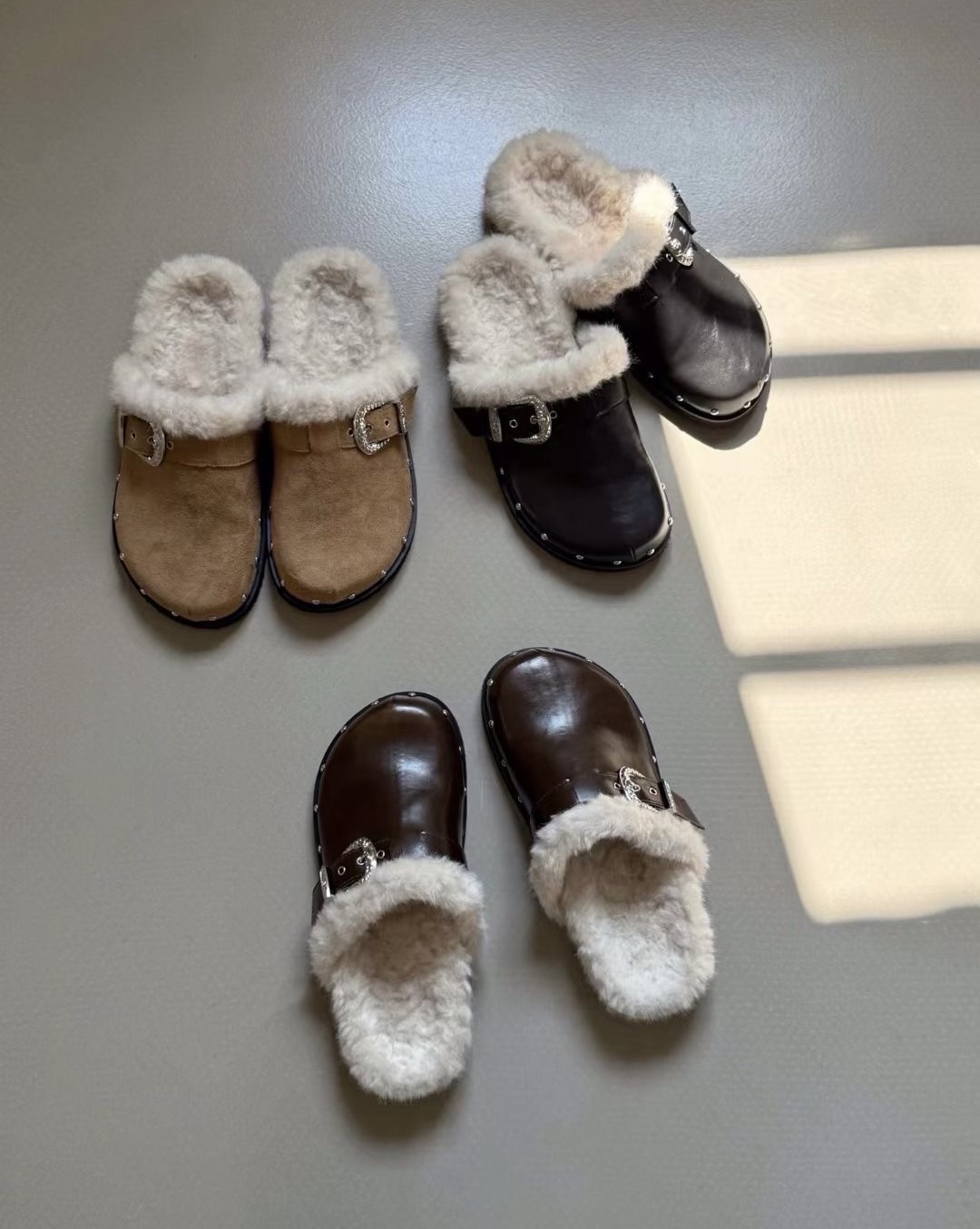 StarKeLa2025新款时尚保暖铆钉金属扣绒面软皮毛毛拖女勃肯鞋外穿