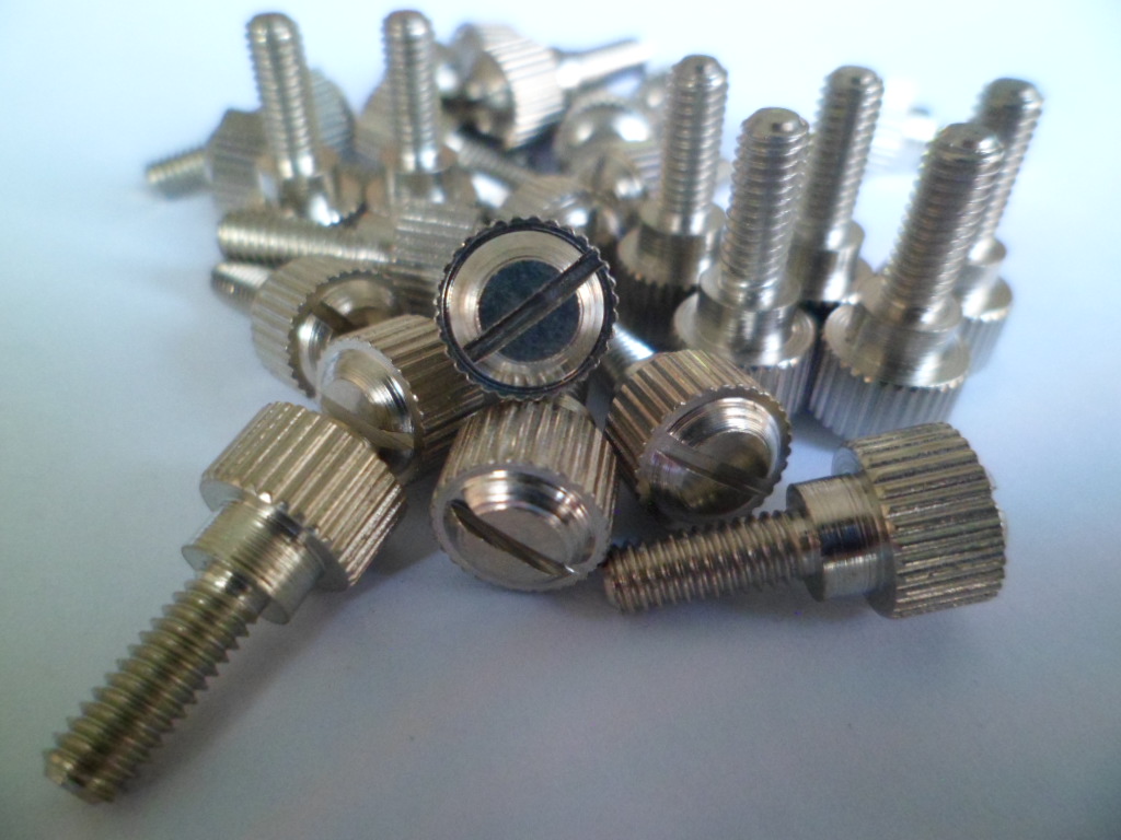 一字槽M4台阶防滑紧固件手拧螺丝