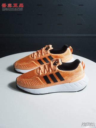 阿迪达斯三叶草Swift Run 22男女低帮织物透气三条纹跑步鞋GZ3504