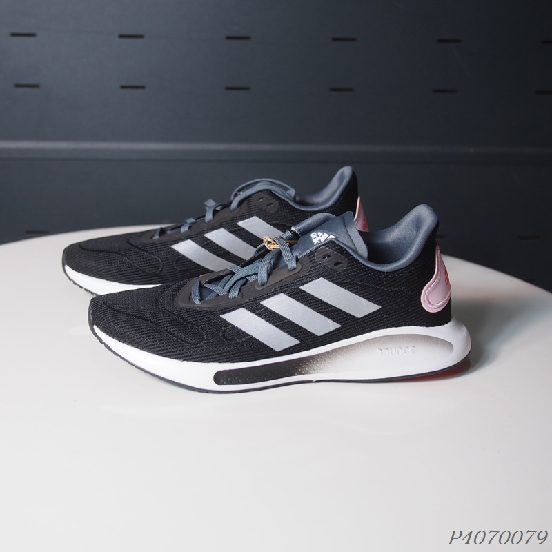 轻便减震透气耐磨女子跑步鞋