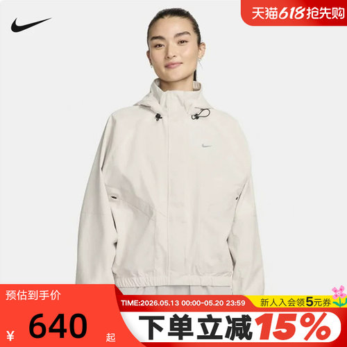 Nike耐克STORM-FIT女子拒水防风外套梭织连帽跑步夹克FB7493-104