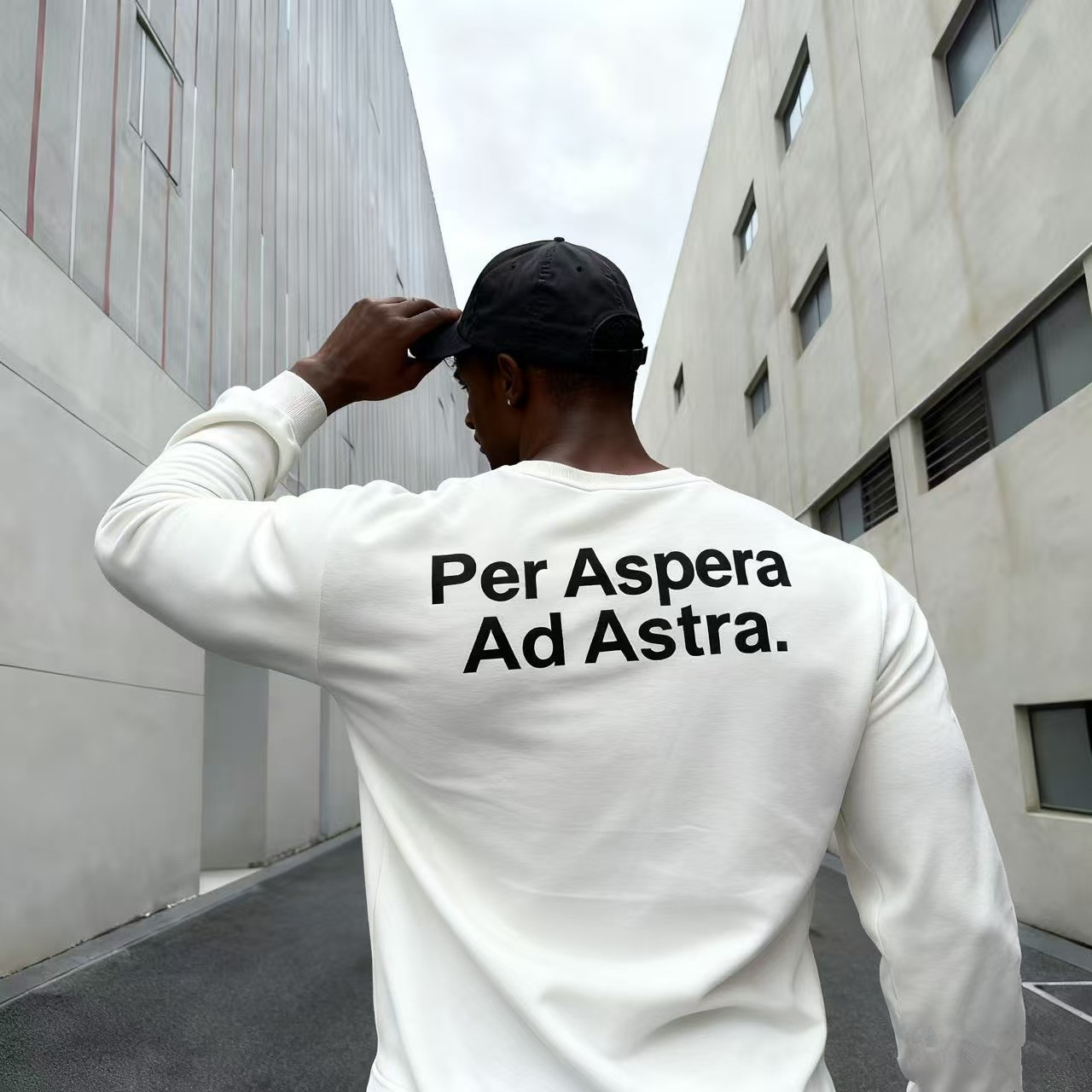 春秋欧美休闲运动长袖卫衣男士圆领套头打底衫户外透气健身上衣服