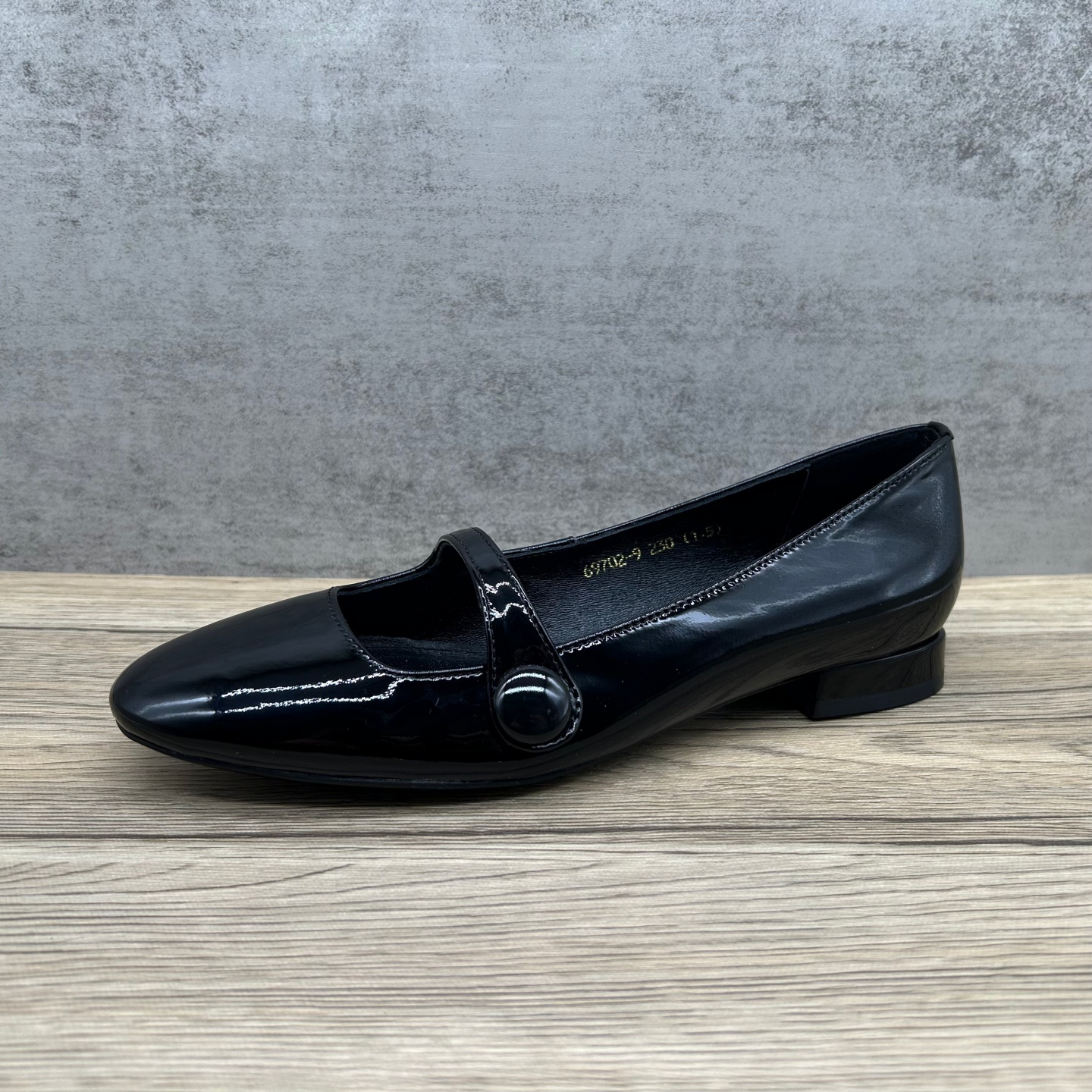 牛漆皮百搭黑色小皮鞋平底单鞋女