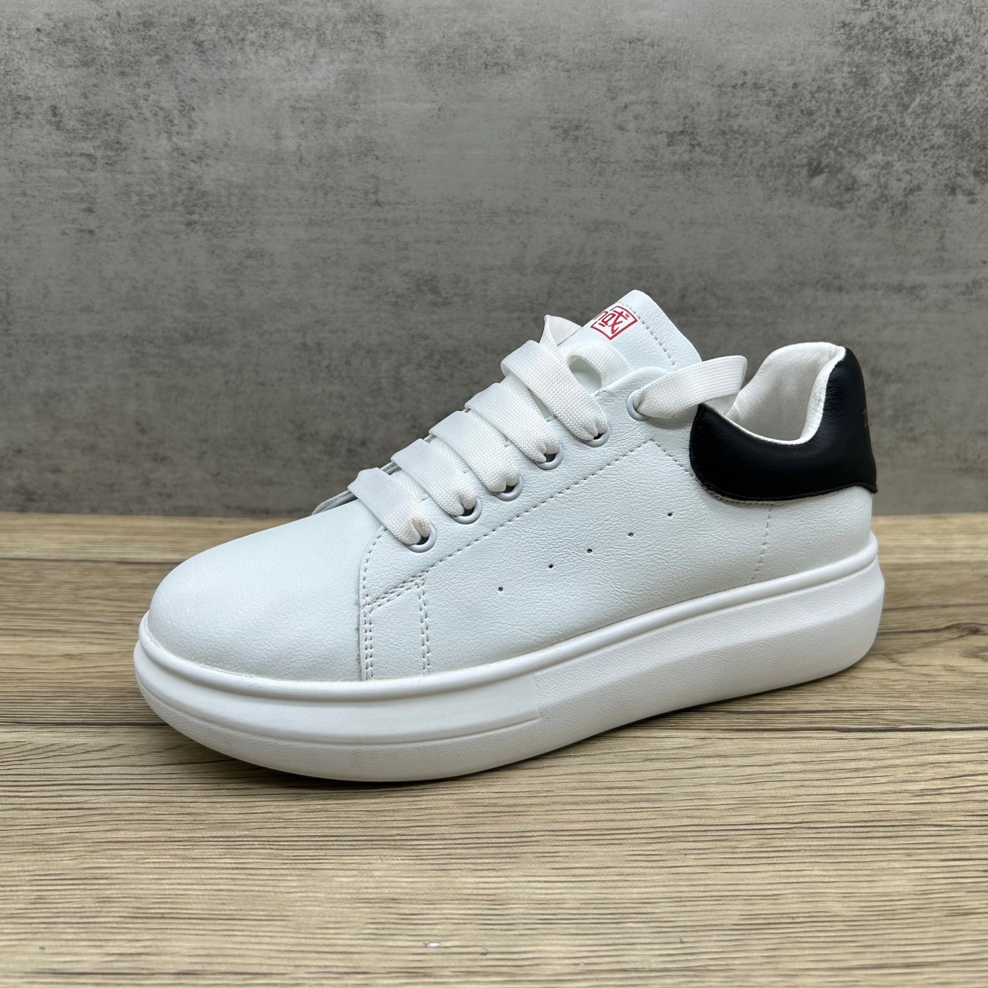 断码特价处理真皮小白鞋女学生板鞋中国风轻便百搭休闲运动系带,女鞋,时尚休闲鞋,淘宝优惠券,粉丝福利购,淘宝优惠卷