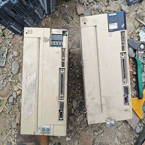 议价驱动器SGD7S-180A00B202一台如图。SGDV（曲安商行）