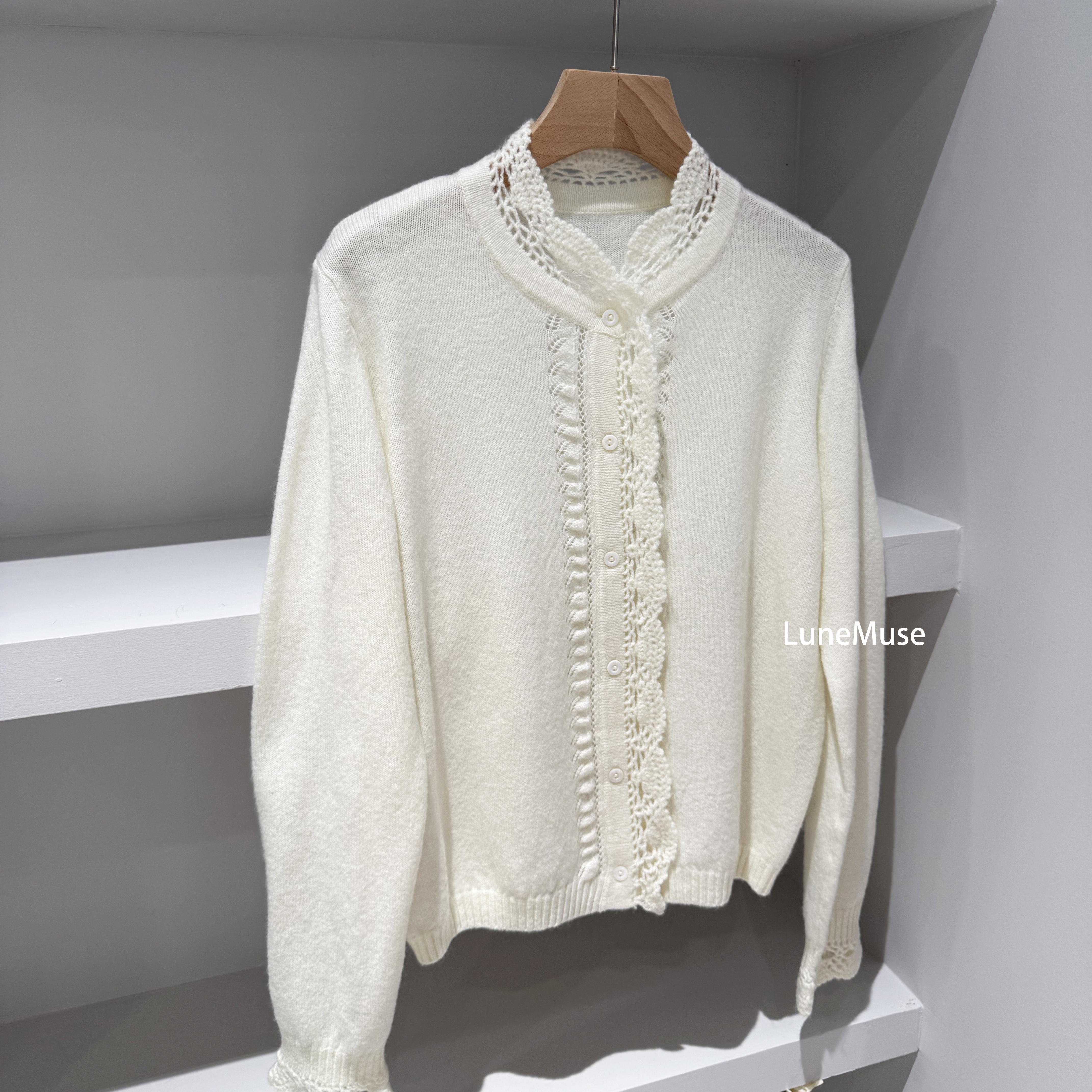 LuneMuse 羊毛细腻绒感 手工钩花复古绞花毛衣