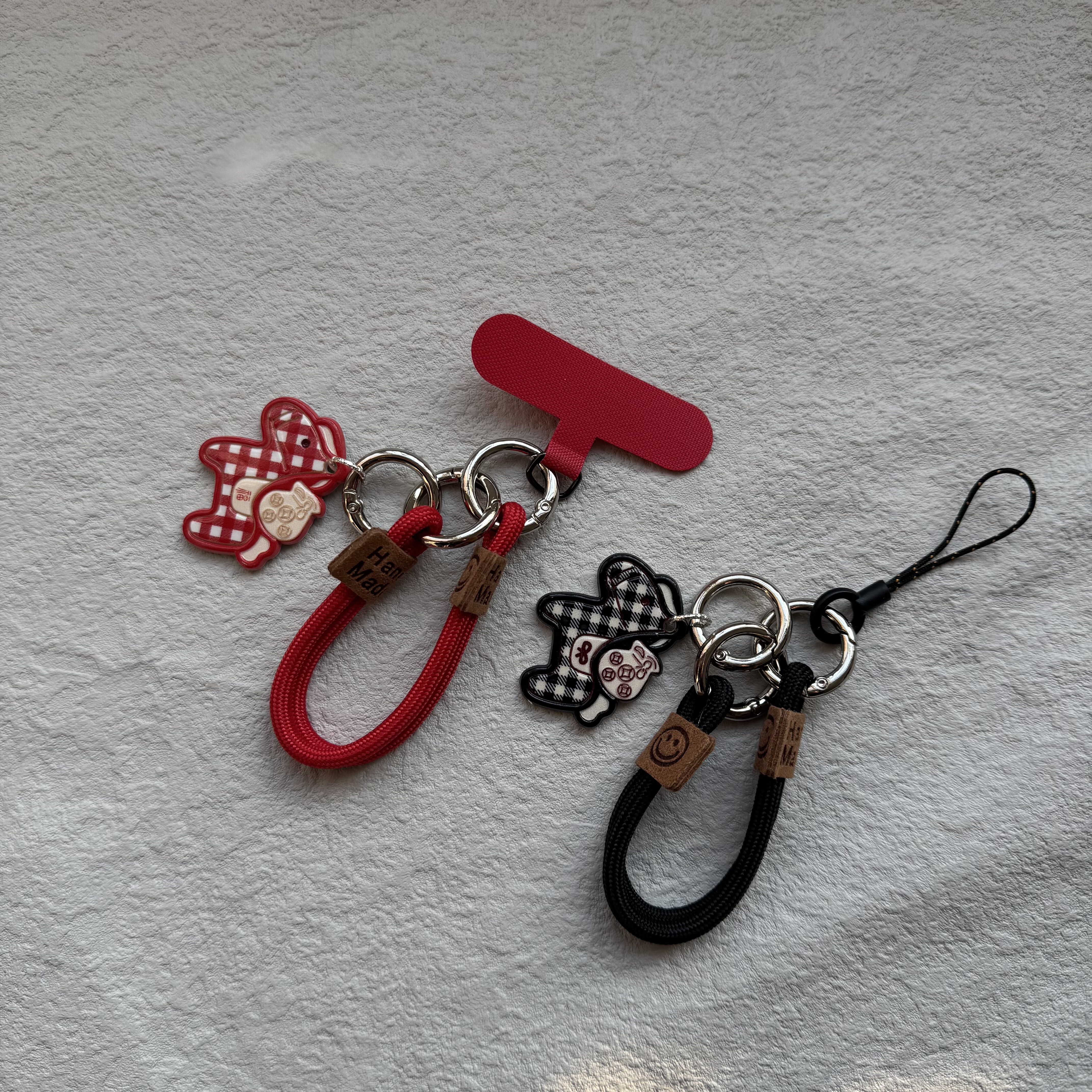 新年红马上发财手机壳指环扣短款手指绳小马钥匙扣吉祥物礼物挂饰