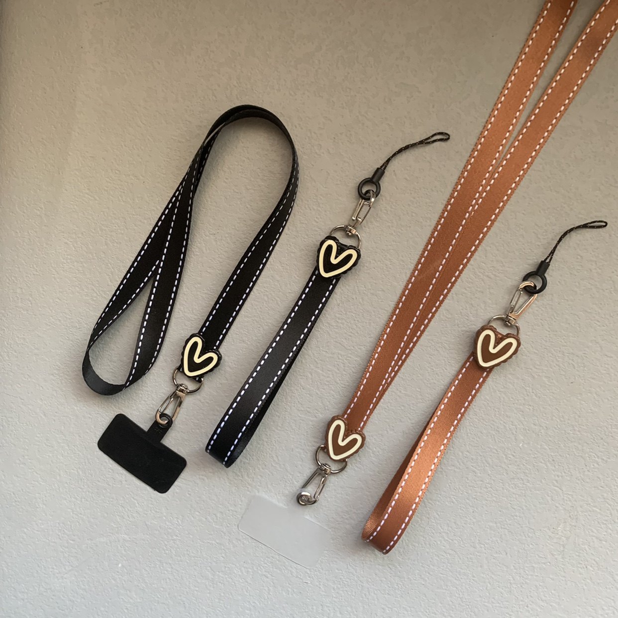 秋冬ins奶咖色不规则爱心手机壳挂脖绳卡套u盘钥匙挂饰挂件短手绳