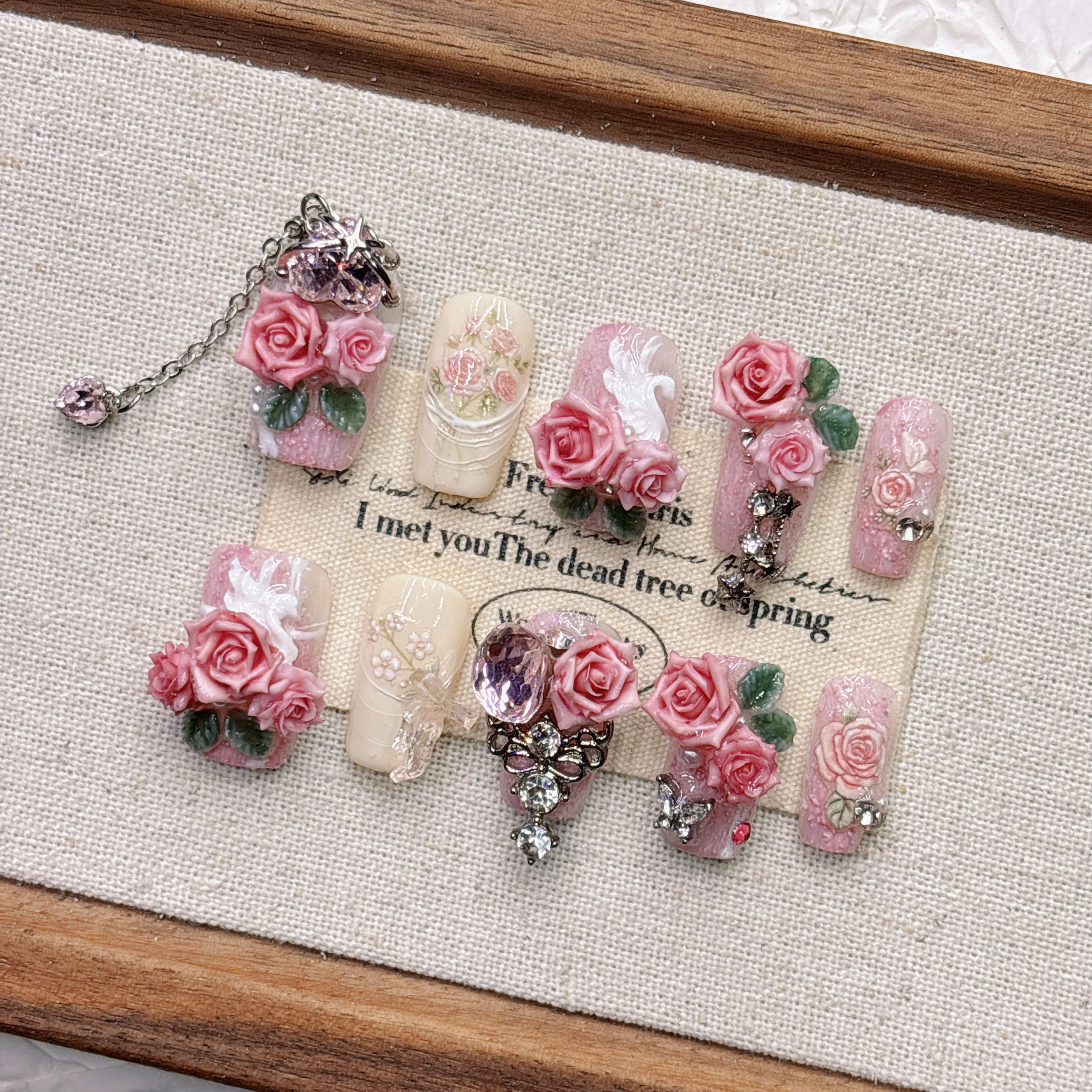 粉色樱花公主日常纯手工穿戴甲高级感美甲2025新年短梯方款杏仁甲