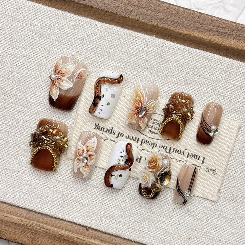 秋冬新品2025新年纯手工穿戴甲小红书网红爆款捏花浮雕蝴蝶短梯款