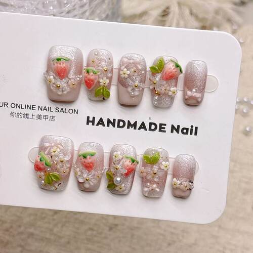 粉色草莓手工ins风短杏仁穿戴甲