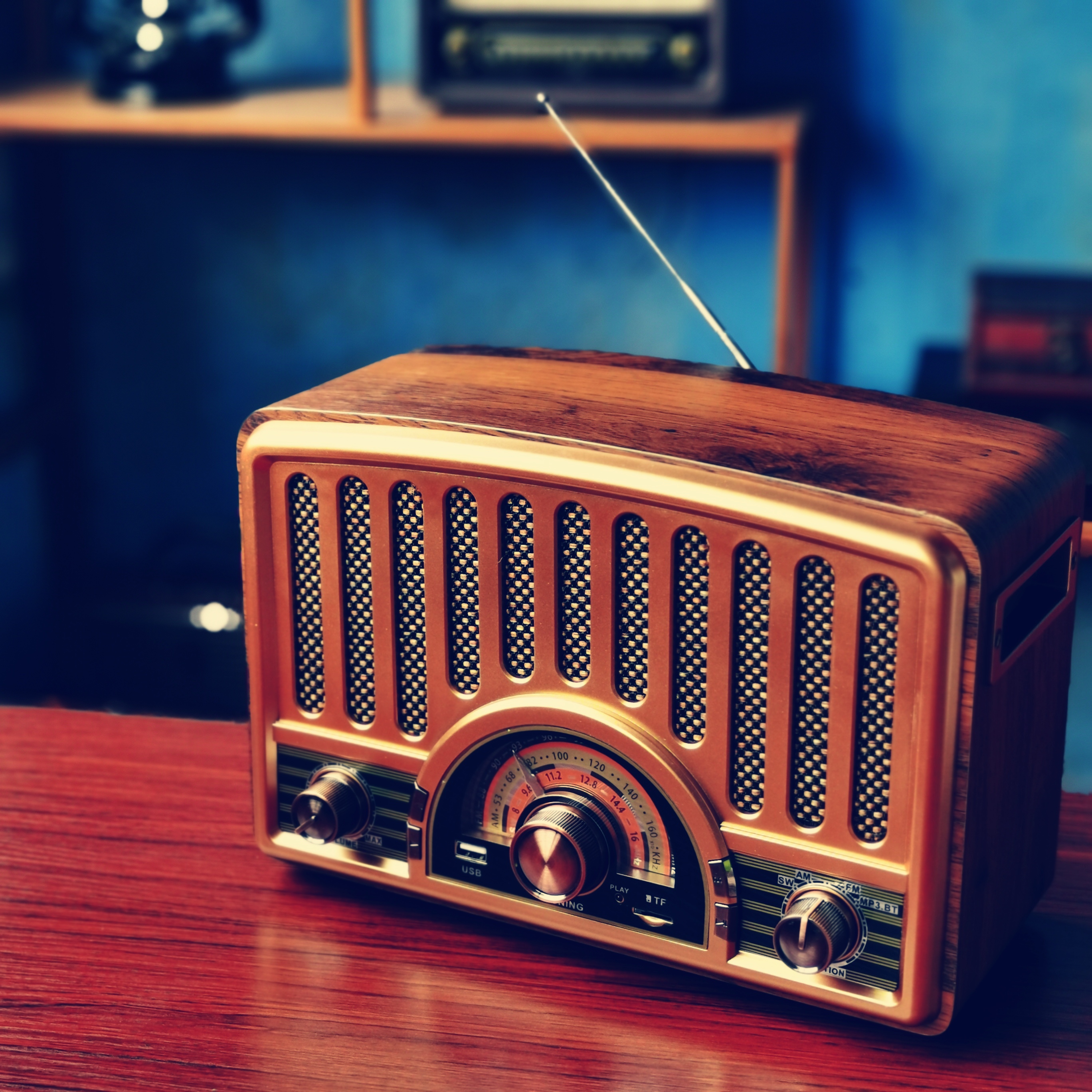 出欧美复古蓝牙音箱老人怀旧全波收音机插插卡音响台式木制充电