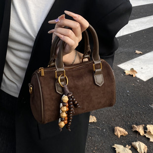 日本GK麂皮绒复古手提枕头包女秋冬季新款小众时尚通勤单肩斜挎包