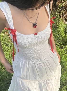 TheDINA2025秋季新款纯色红色蝴蝶结飘带度假风露肩白色连衣裙女