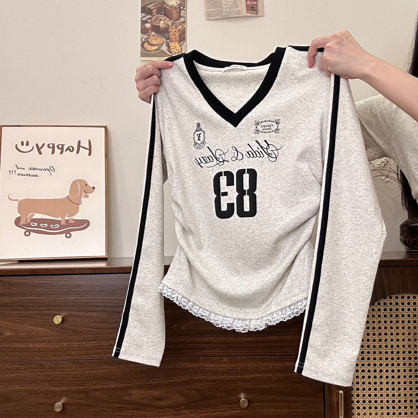 美式风字母条纹蕾丝V领长袖T恤女