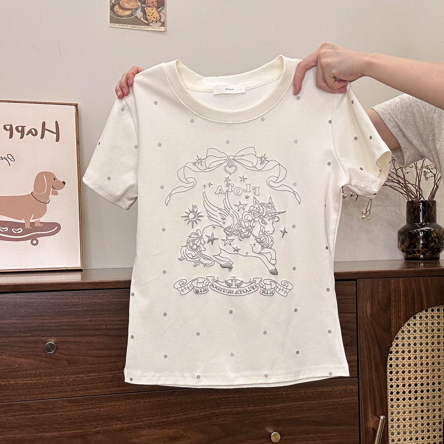 奶油的宇宙 发泡卡通波点正肩短袖T恤女减龄学院风修身短上衣新款