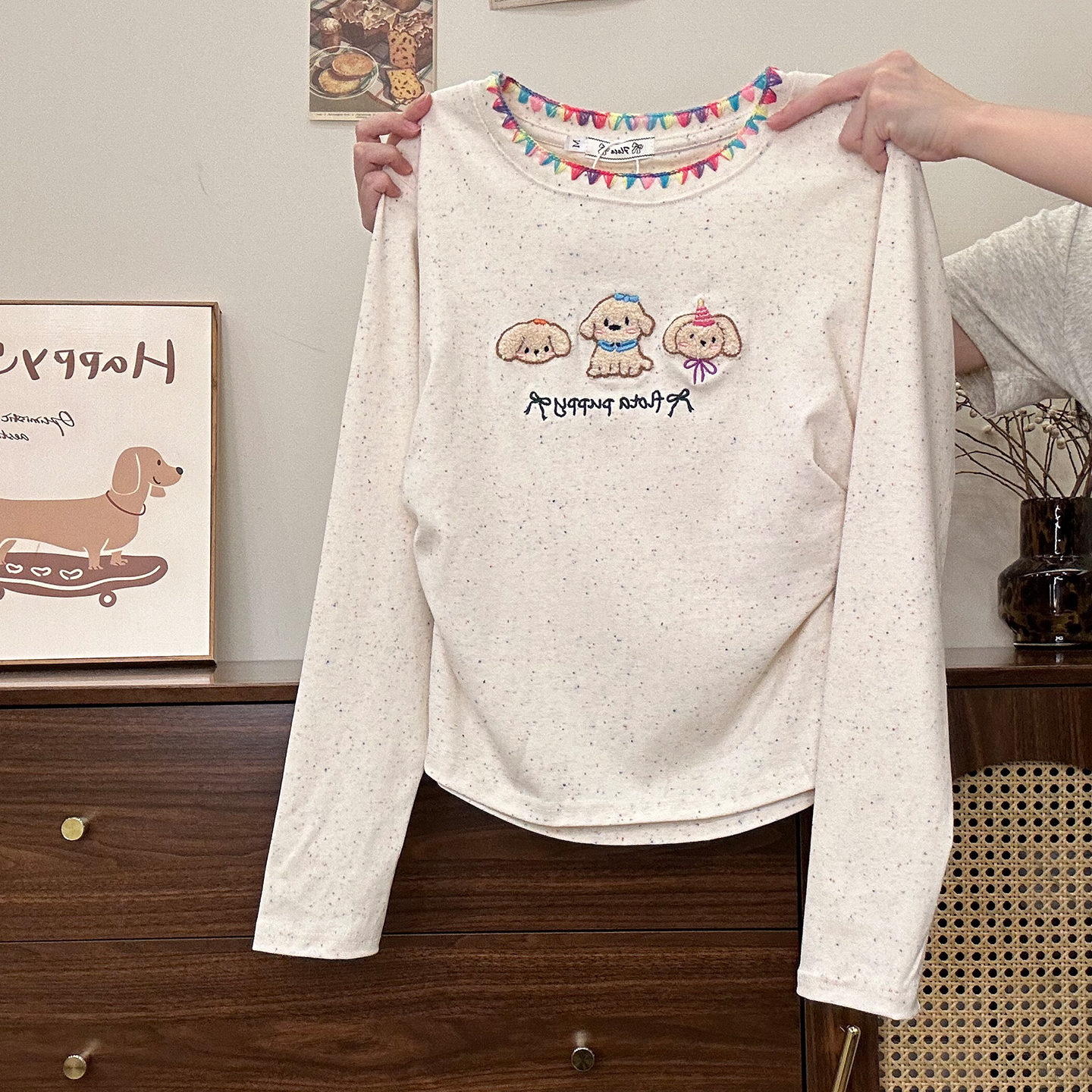 可爱植绒狗狗正肩内搭长袖T恤女