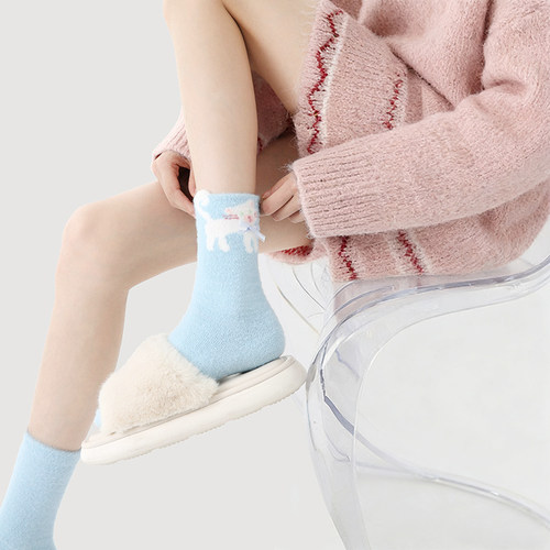 Renaissance毛绒袜子女秋冬珊瑚绒月子袜加厚保暖彩虹条纹中筒袜