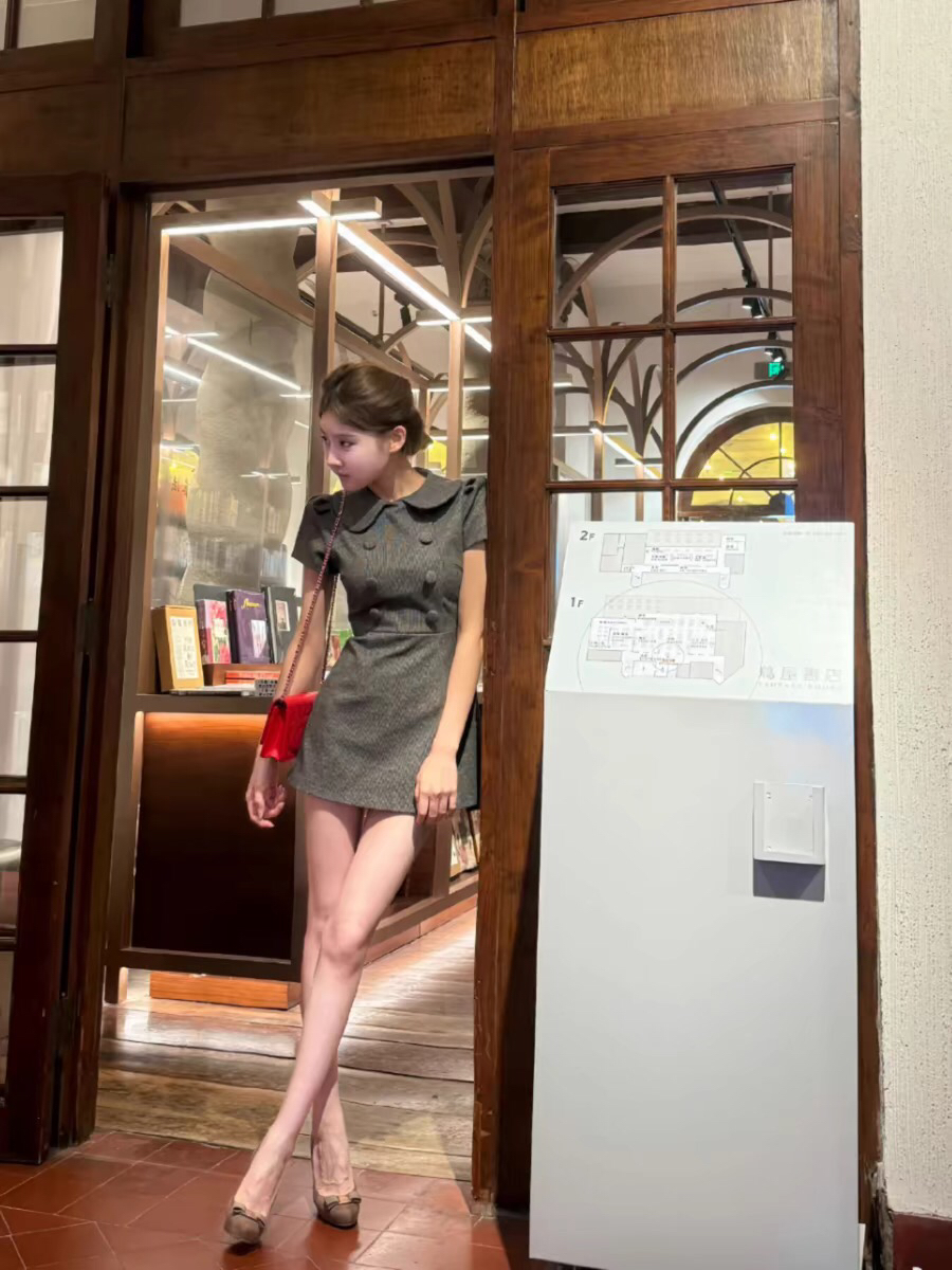 【爱的致意FORHER】小步舞曲 双排扣娃娃领 格纹呢秋季连衣裙