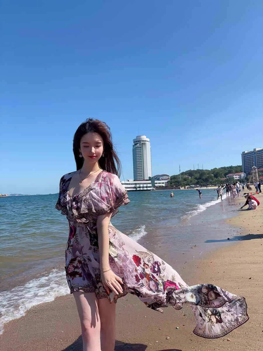 夏季新款度假风v领印花镶钻紫玫连衣裙