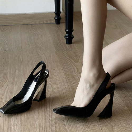 银戈玛粗跟一字带羊皮方头异形跟