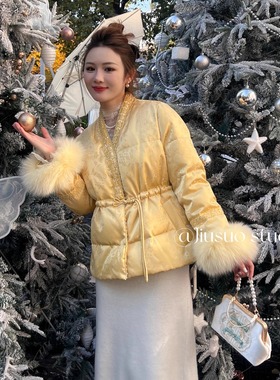 新中式重工V领亮片气质收腰羽绒服女冬季高级感狐狸毛提花短外套