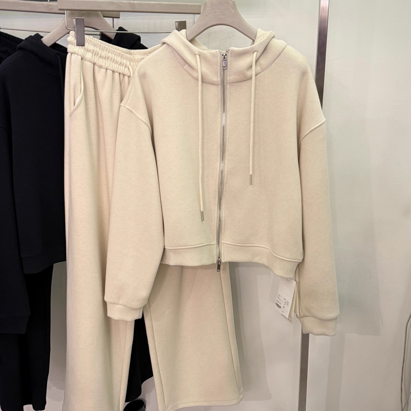 连帽拉链开衫+松紧腰阔腿长裤