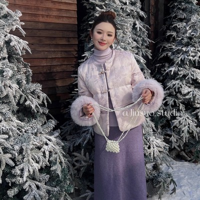 新中式圆领精致盘扣提花羽绒服女