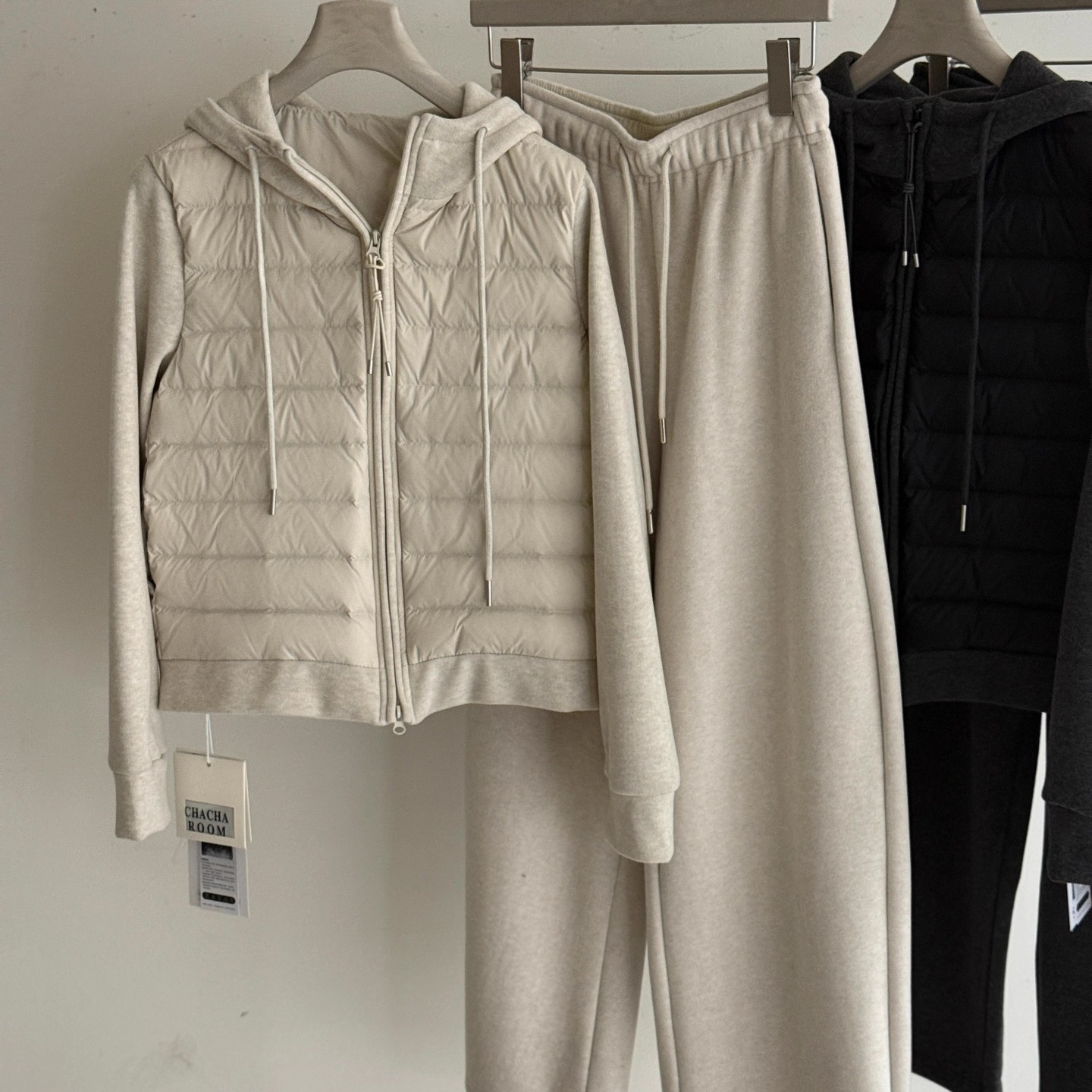 连帽羽绒服＋松紧腰阔腿长裤套装