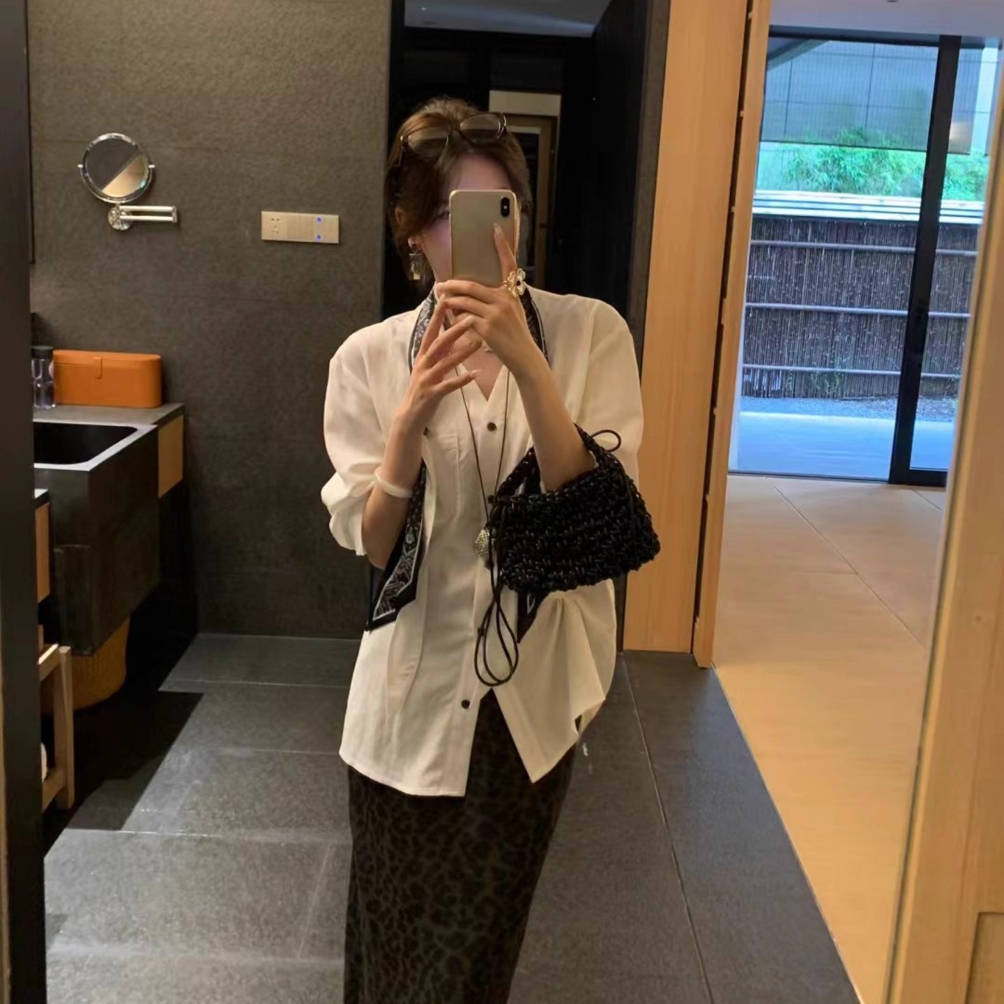 设计感飘带时尚单排扣衬衫女