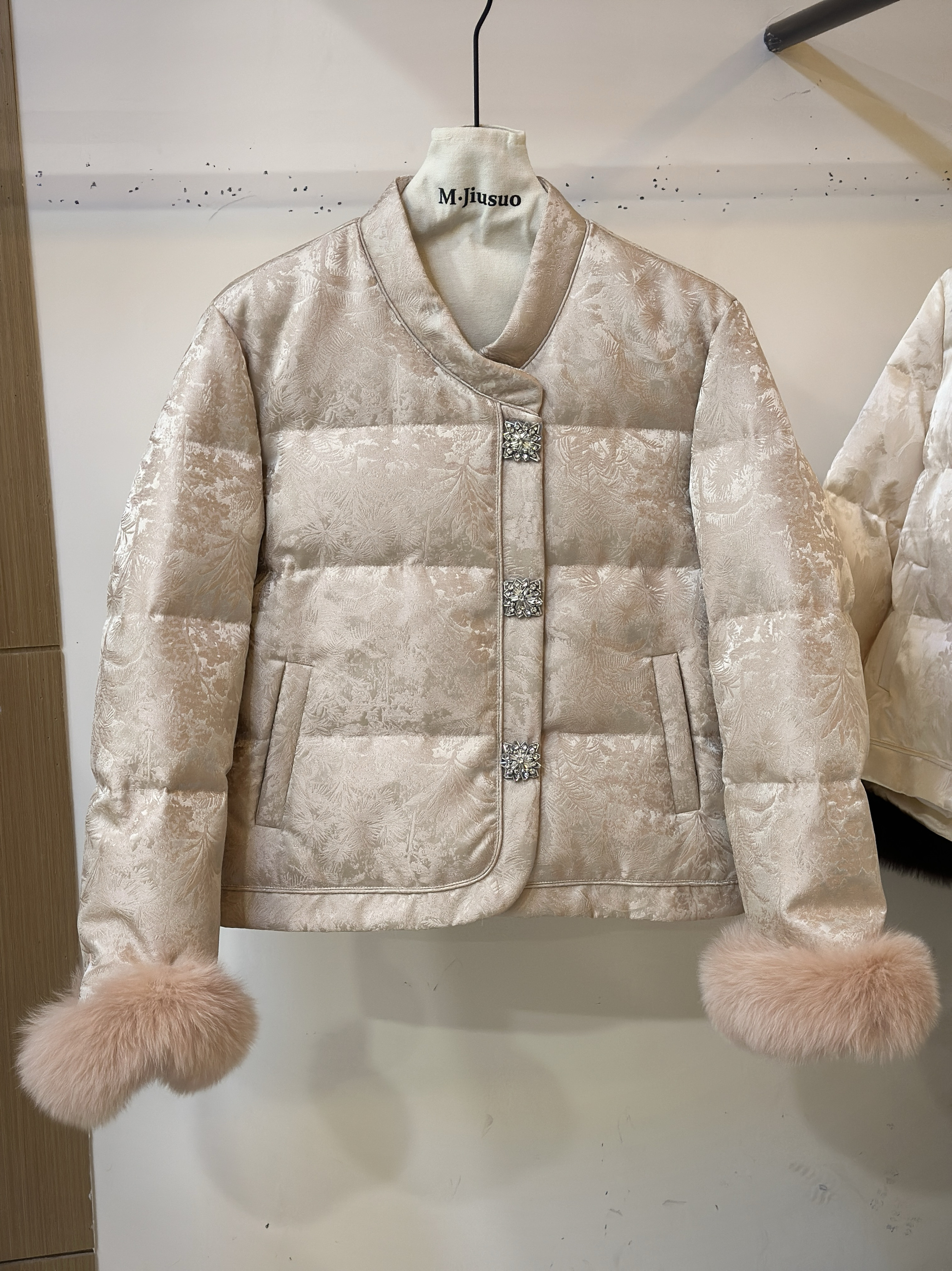 高级感国风立领狐狸毛羽绒服女